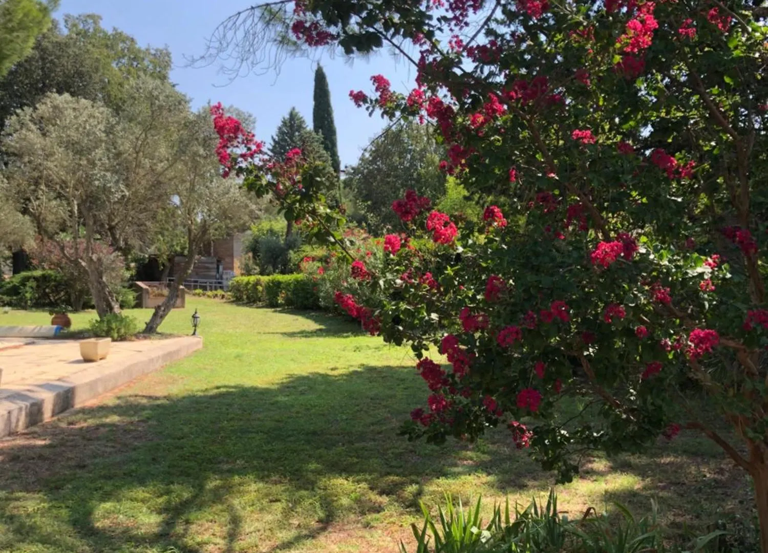 Gite 5 A 7 Personnes En Provence Dans Grand Jardin Avec Piscine Partagee Корнийон-Конфу
