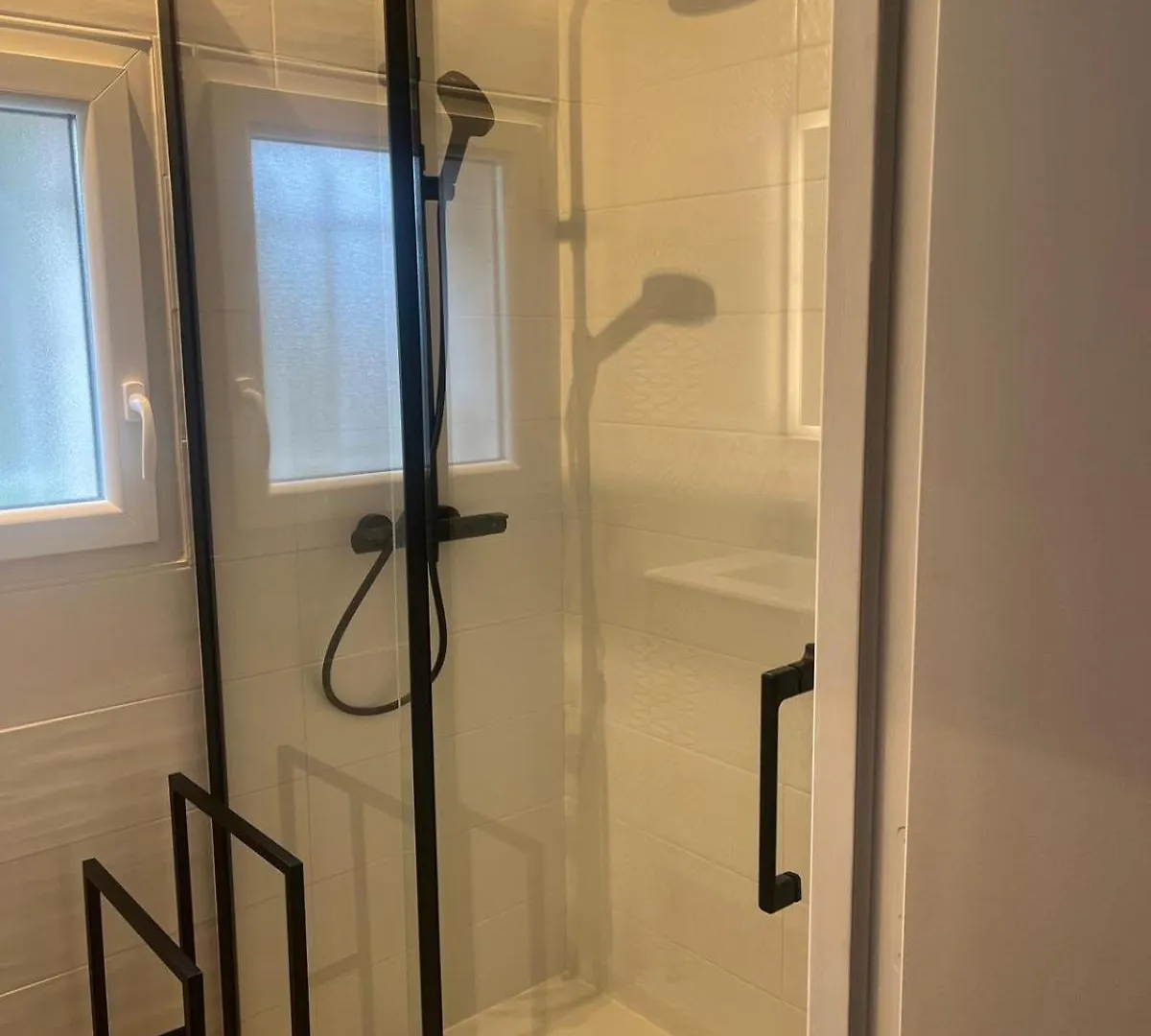 Gite 5 A 7 Personnes En Provence Dans Grand Jardin Avec Piscine Partagee Корнийон-Конфу